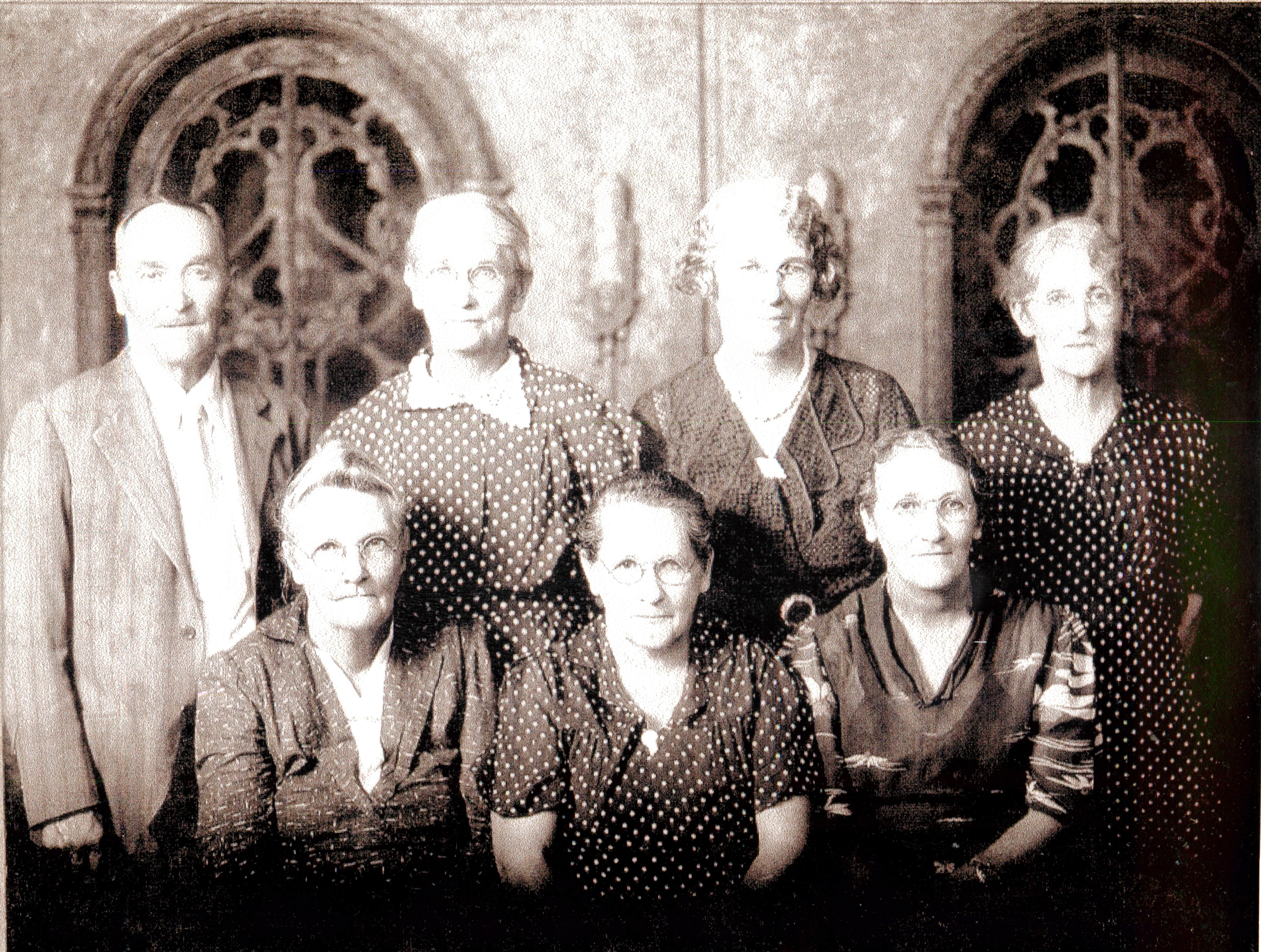 Reunion of Gibson Family at Mary Neal Home